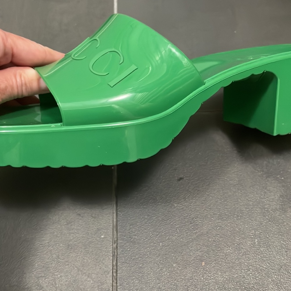 Gucci Green Logo Slide Sandals - Picture 8 of 8